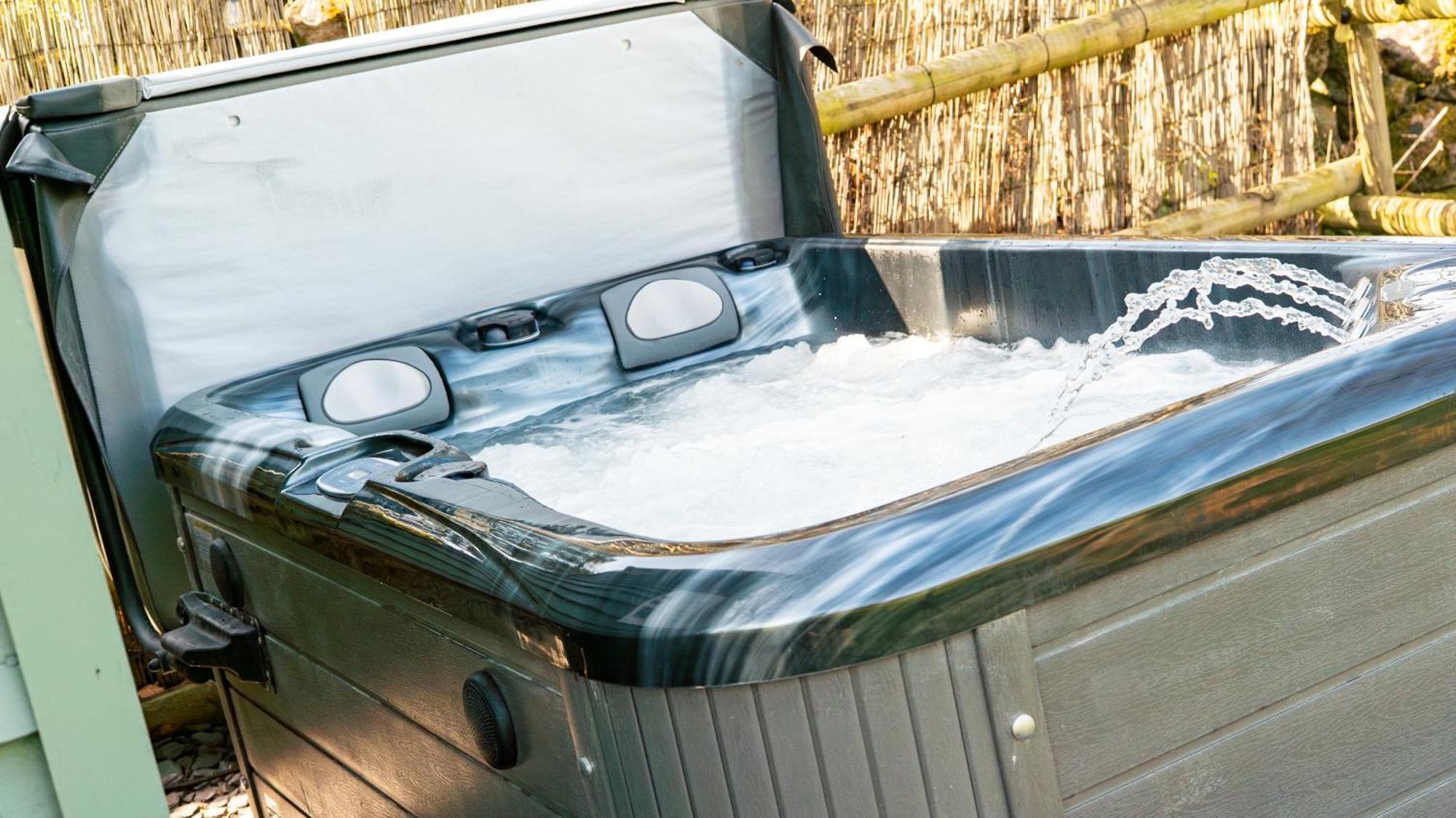 Lavender Retreat With Private Hot Tub Guest House Upper Hulme Bagian luar foto