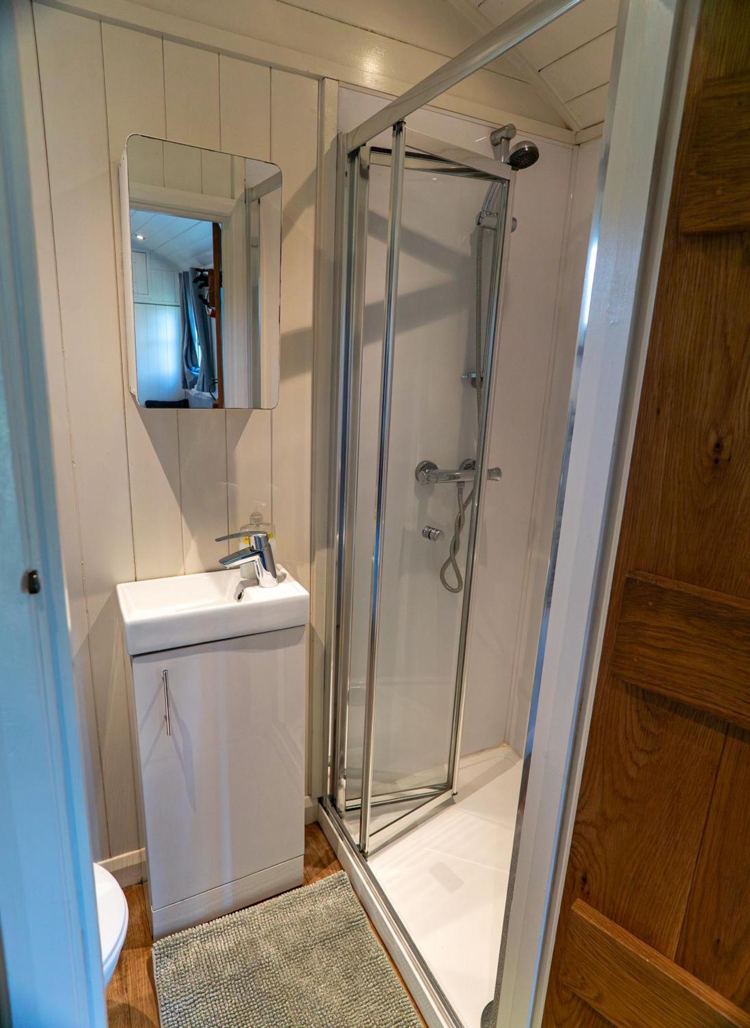 Lavender Retreat With Private Hot Tub Guest House Upper Hulme Bagian luar foto