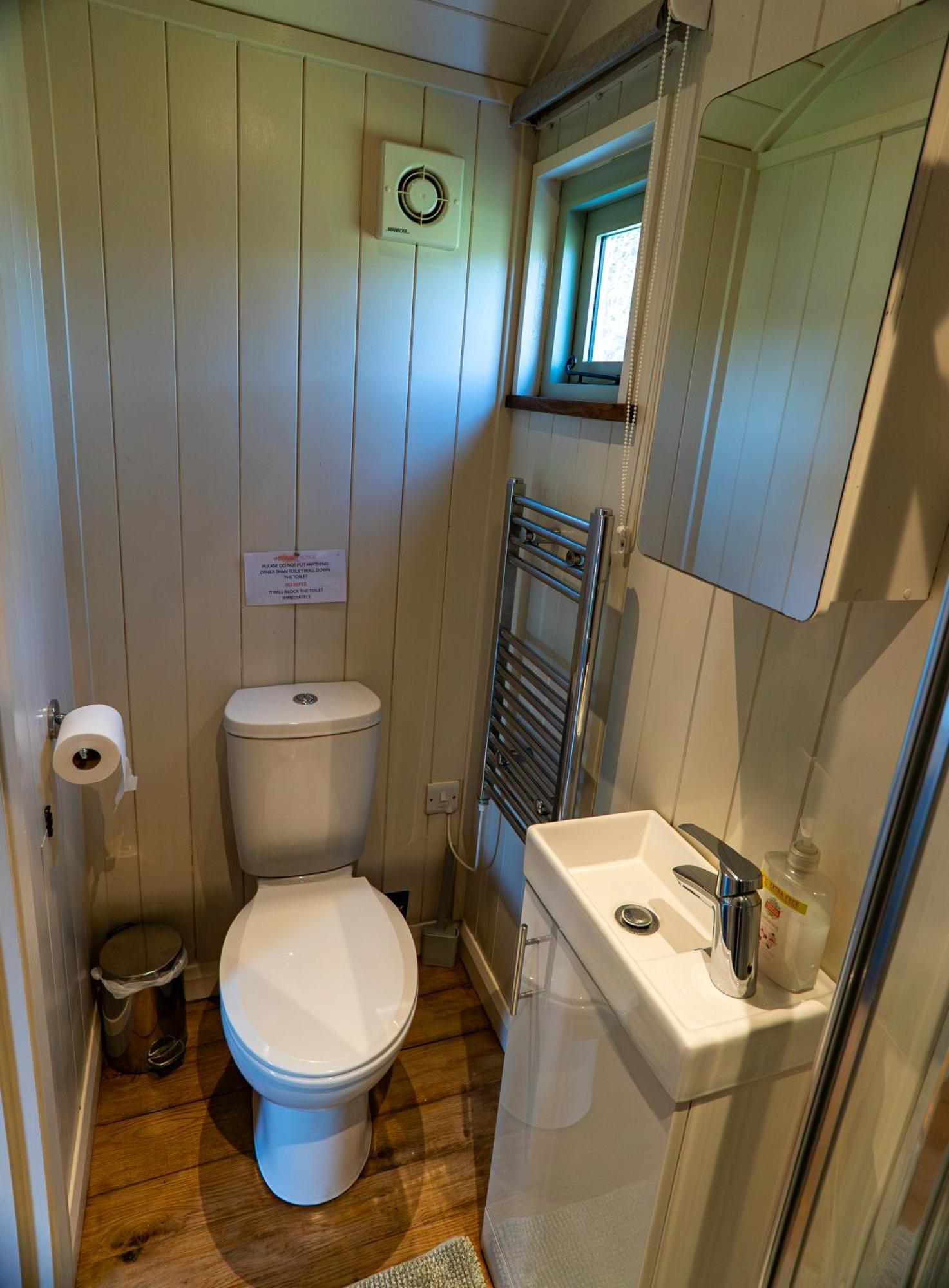 Lavender Retreat With Private Hot Tub Guest House Upper Hulme Bagian luar foto